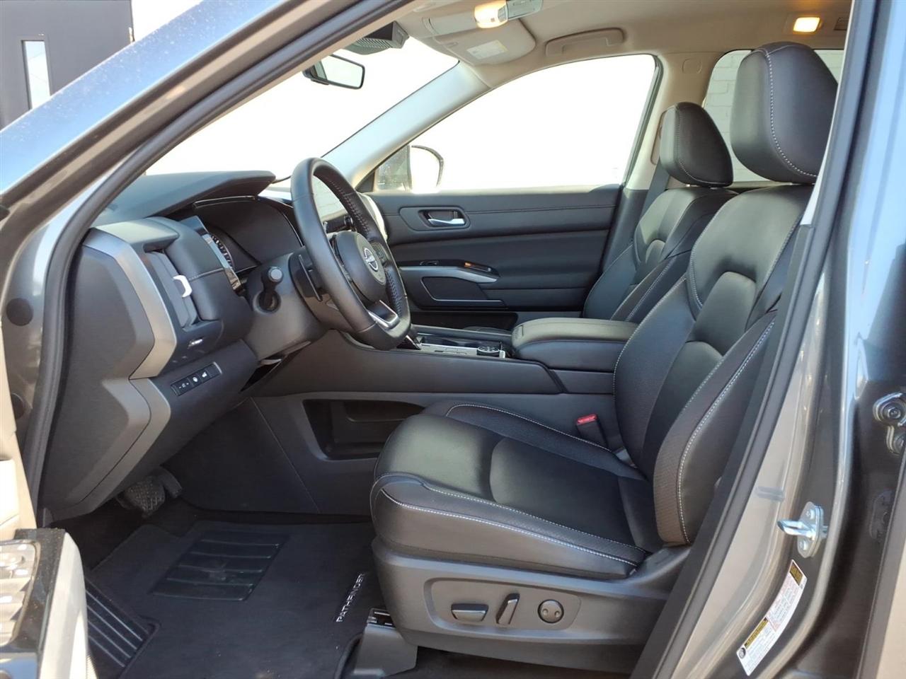 Nissan Pathfinder SL 2025