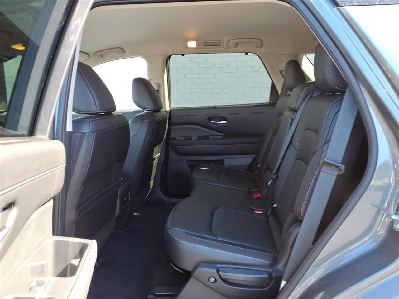 Nissan Pathfinder SL 2025