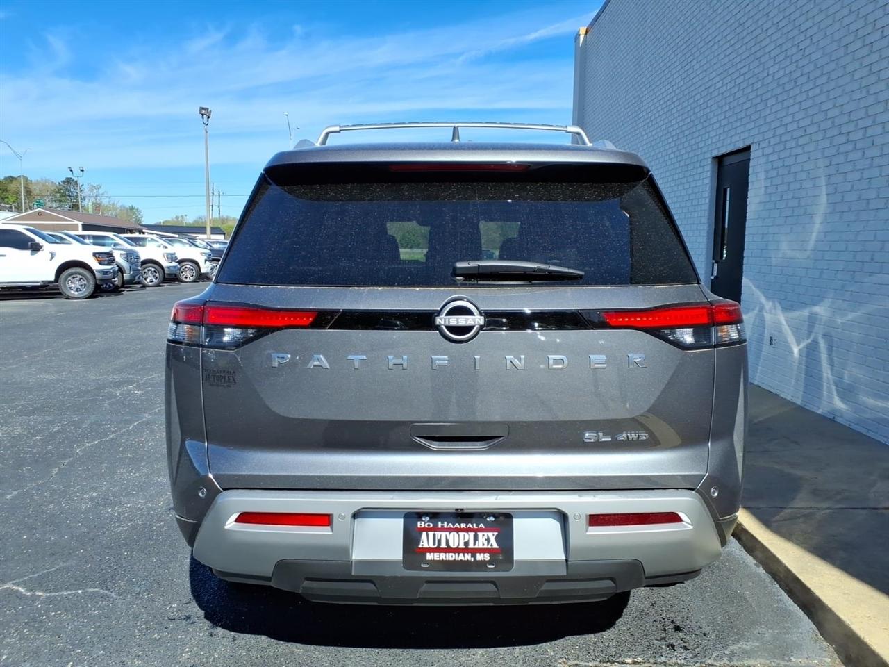 Nissan Pathfinder SL 2025
