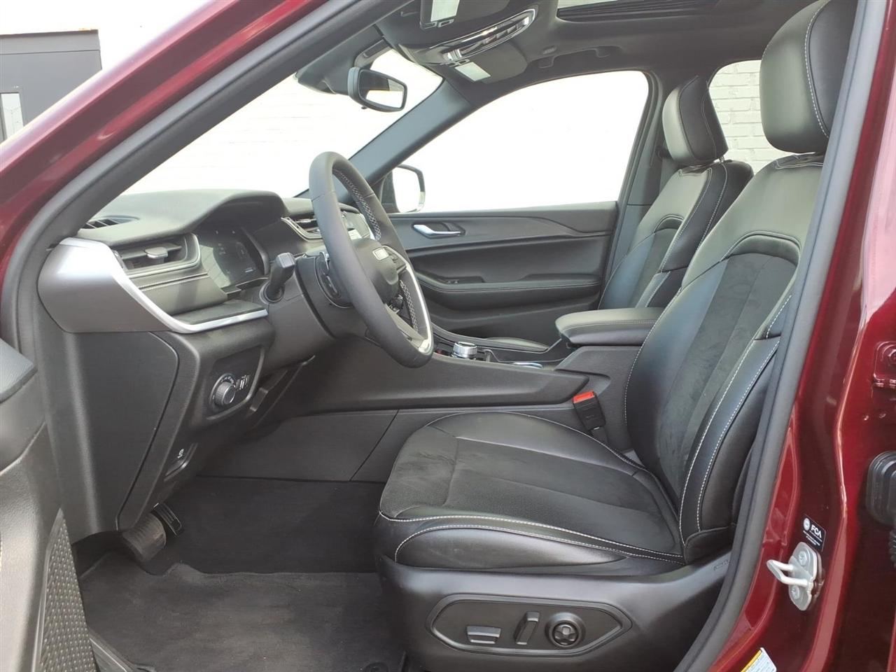 Jeep Grand Cherokee Laredo 2024