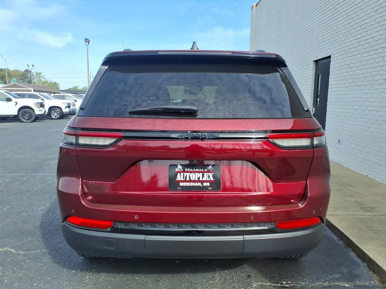 Jeep Grand Cherokee Laredo 2024