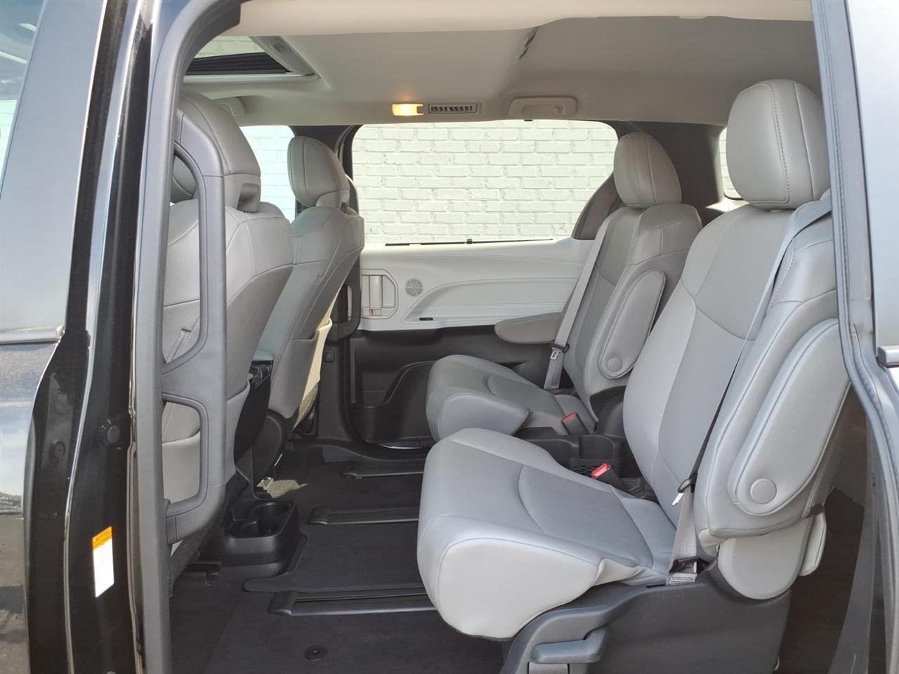 Toyota Sienna XLE 7-Passenger 2025