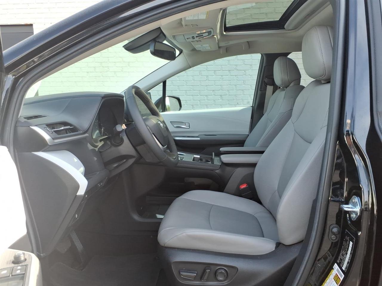 Toyota Sienna XLE 7-Passenger 2025