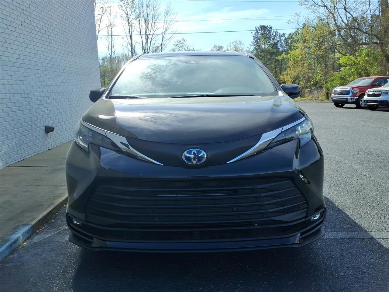 Toyota Sienna XLE 7-Passenger 2025