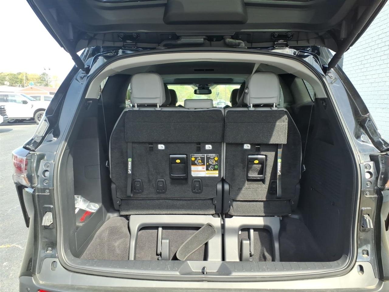 Toyota Sienna XLE 7-Passenger 2025