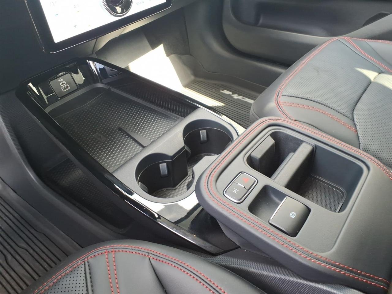 Ford Mustang Mach-E  2025