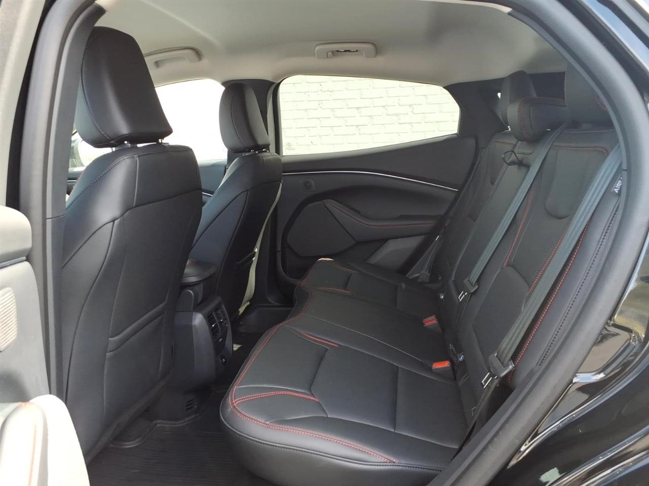 Ford Mustang Mach-E  2025