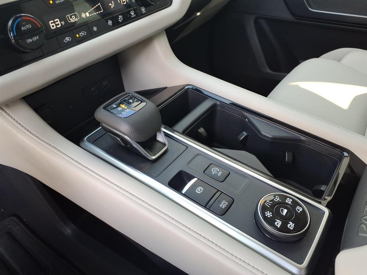 Nissan Pathfinder  2025