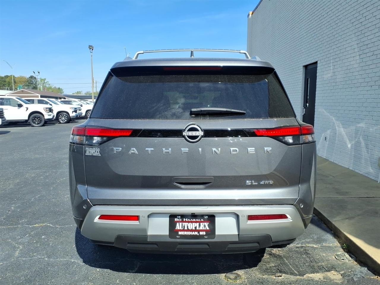 Nissan Pathfinder SL 2025