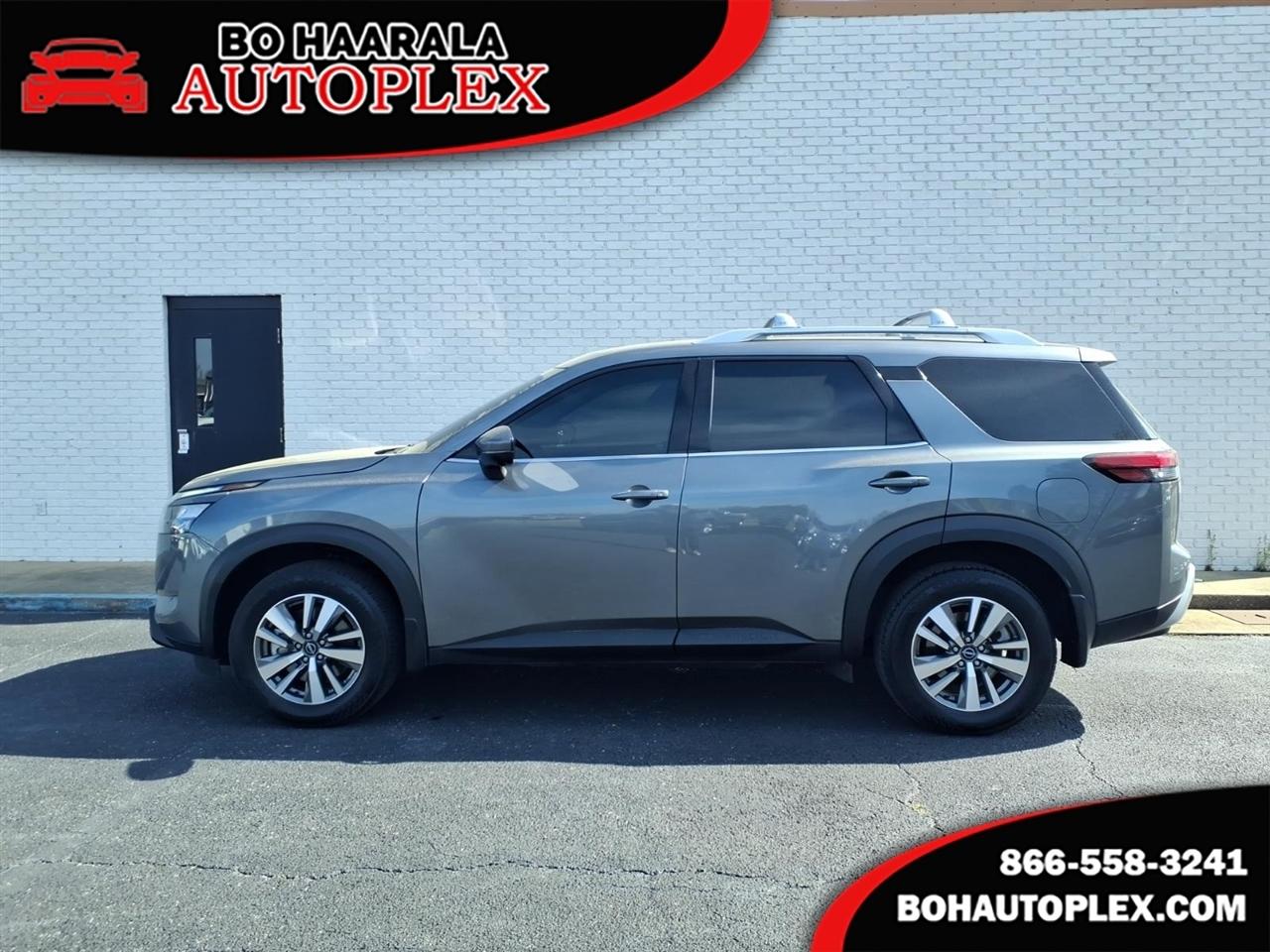 2025 Nissan Pathfinder SL