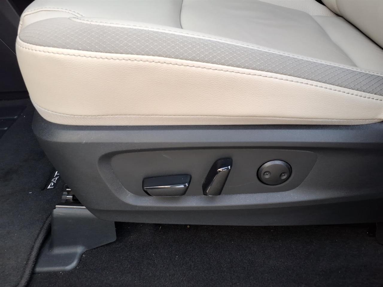 Nissan Pathfinder SL 2025