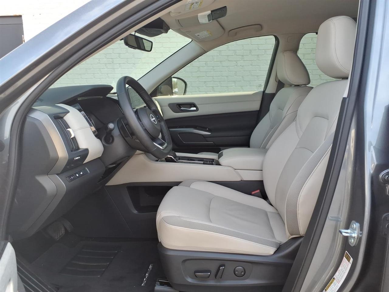 Nissan Pathfinder SL 2025