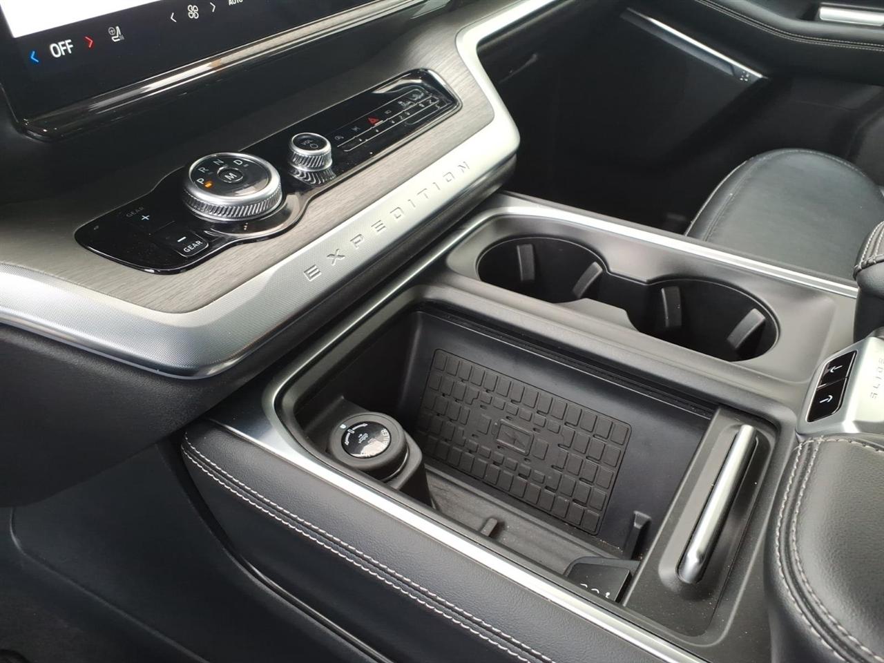 Ford Expedition Platinum 4WD 2025