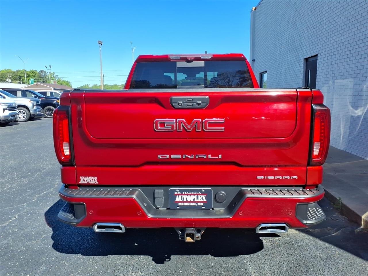 GMC Sierra 1500 Denali Crew Cab 4WD 2023