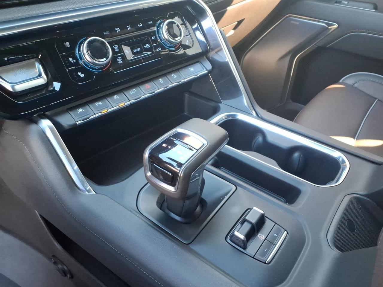 GMC Sierra 1500 Denali Crew Cab 4WD 2023