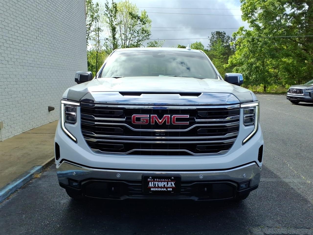 GMC Sierra 1500 SLT Crew Cab 4WD 2026