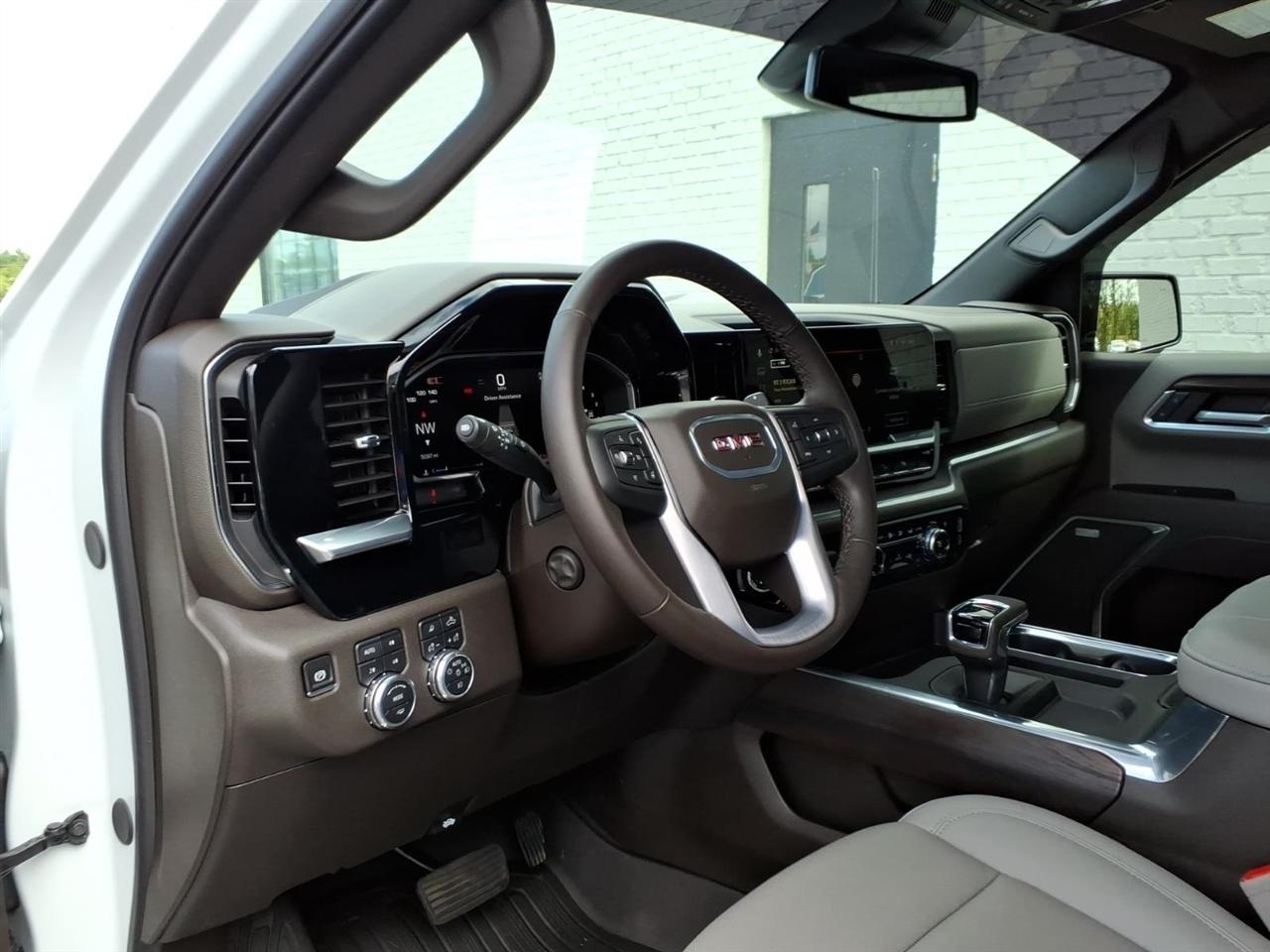 GMC Sierra 1500 SLT Crew Cab 4WD 2026