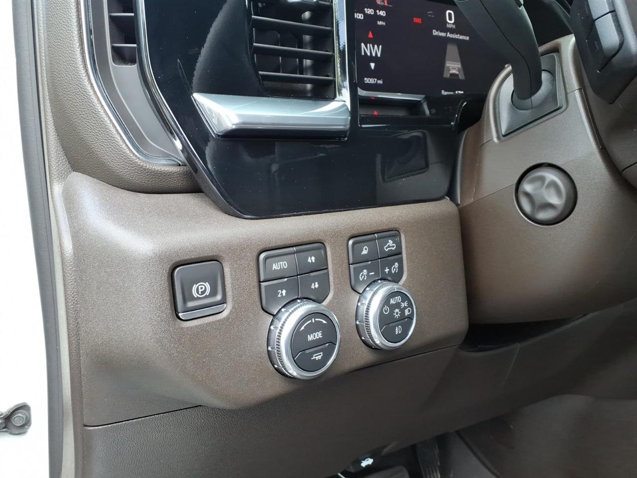 GMC Sierra 1500 SLT Crew Cab 4WD 2026