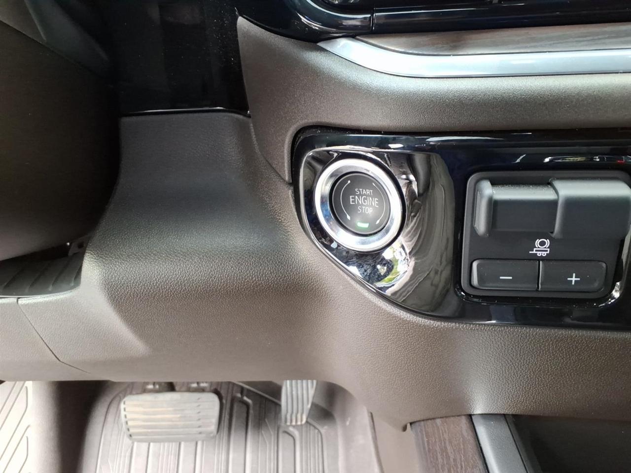 GMC Sierra 1500 SLT Crew Cab 4WD 2026