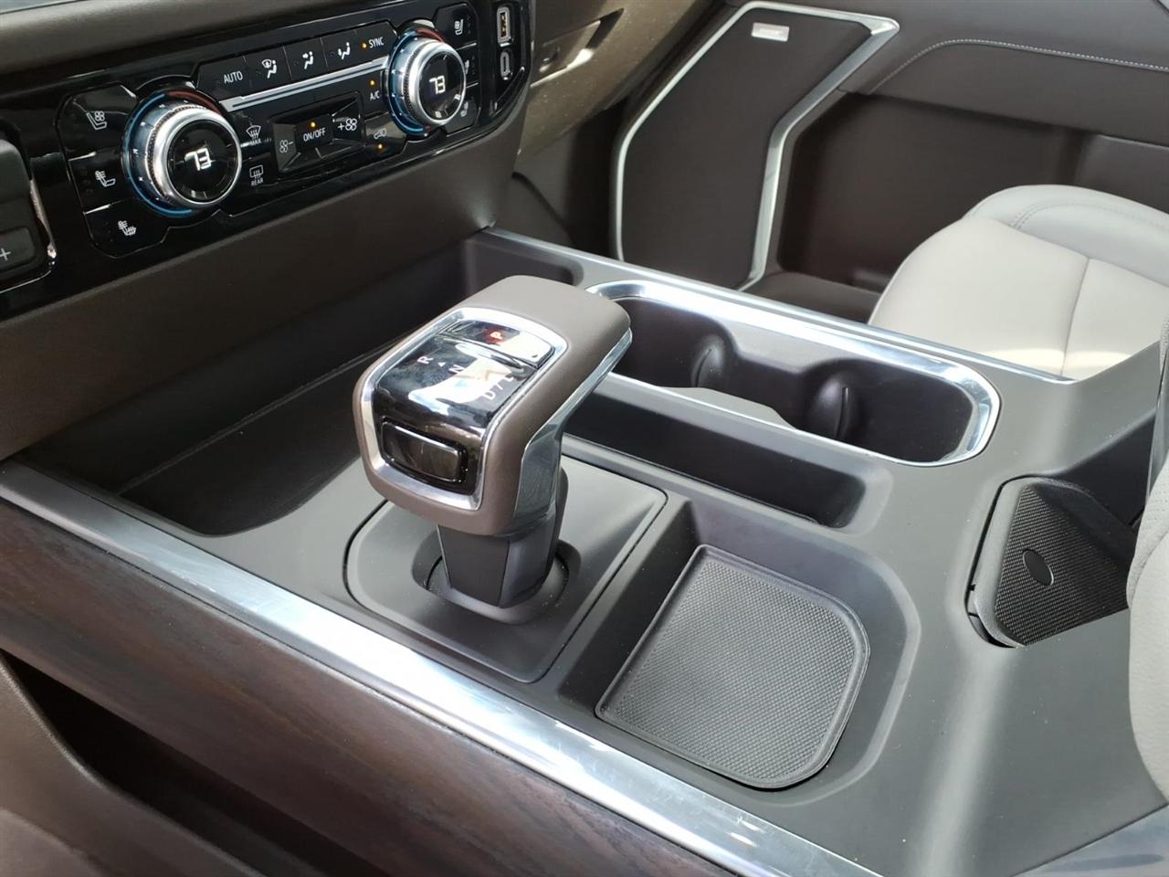 GMC Sierra 1500 SLT Crew Cab 4WD 2026