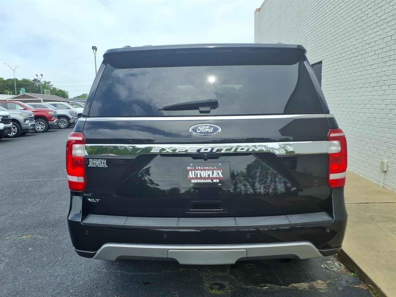 Ford Expedition XLT 2021