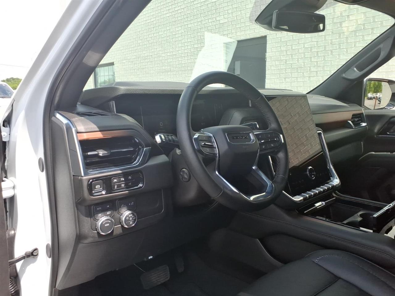 GMC Yukon XL Denali 4WD 2025