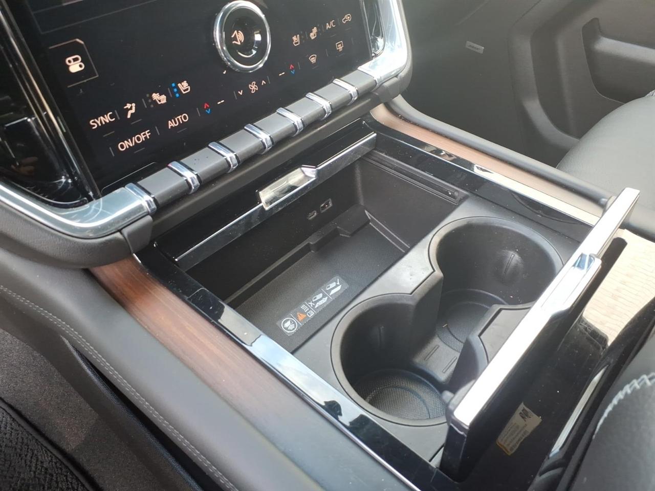 GMC Yukon XL Denali 4WD 2025
