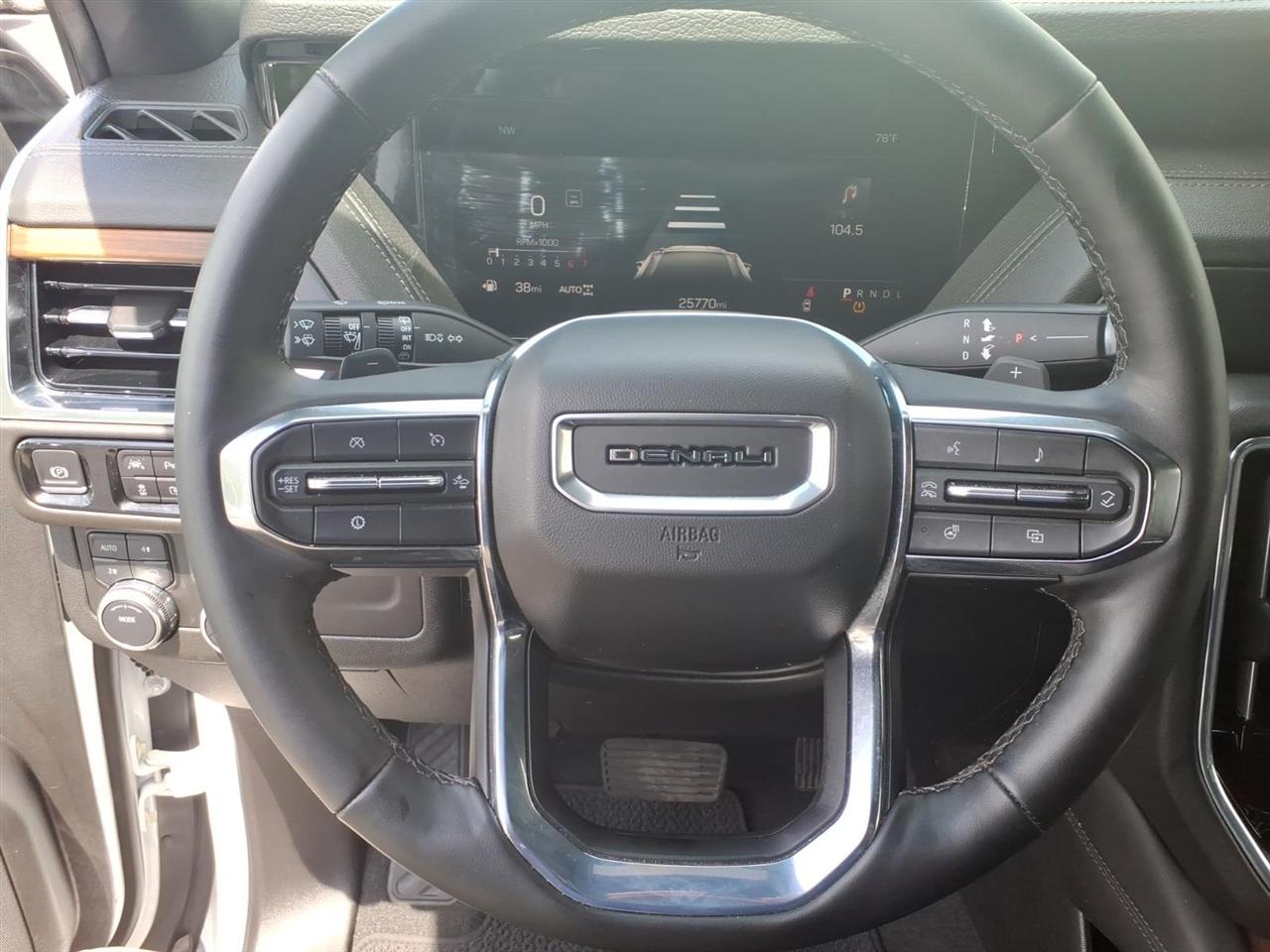 GMC Yukon XL Denali 4WD 2025