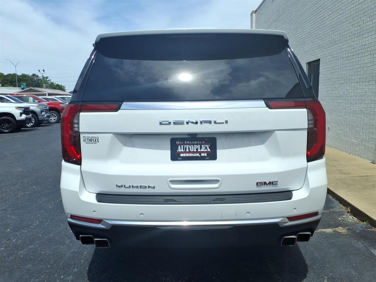 GMC Yukon XL Denali 4WD 2025