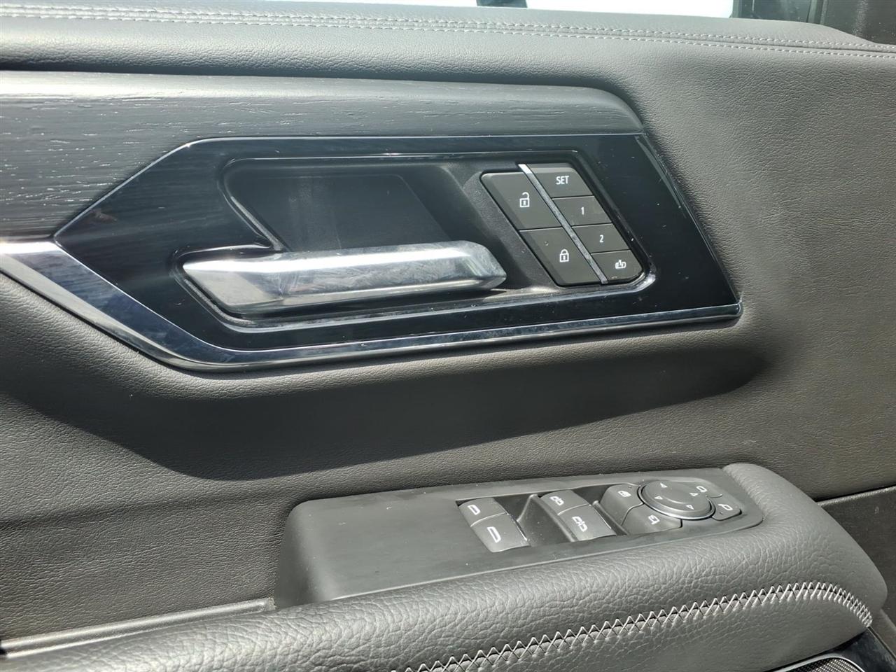 GMC Yukon XL Denali 4WD 2025