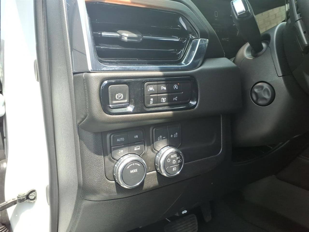 GMC Yukon XL Denali 4WD 2025