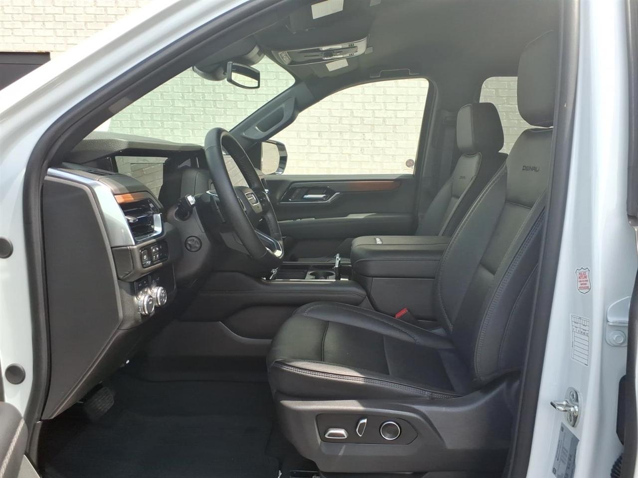 GMC Yukon XL Denali 4WD 2025