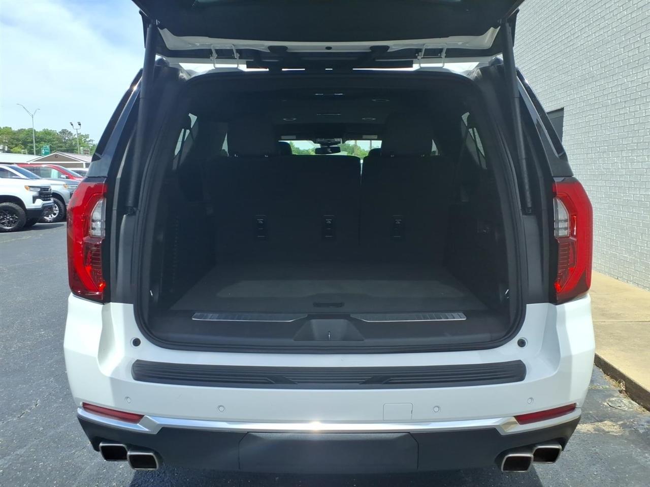 GMC Yukon XL Denali 4WD 2025