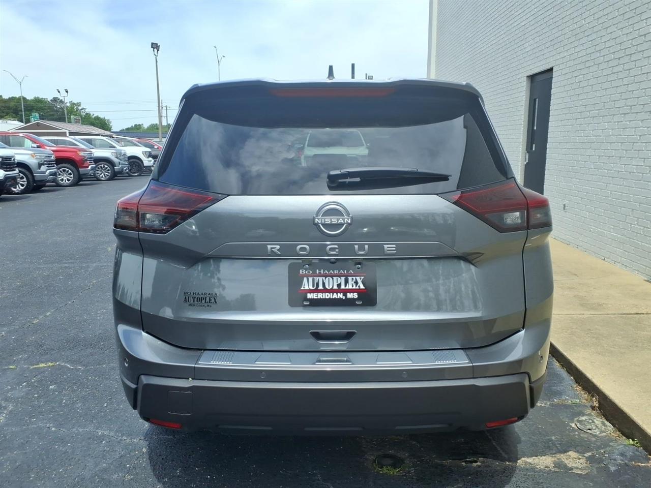 Nissan Rogue SV 2025