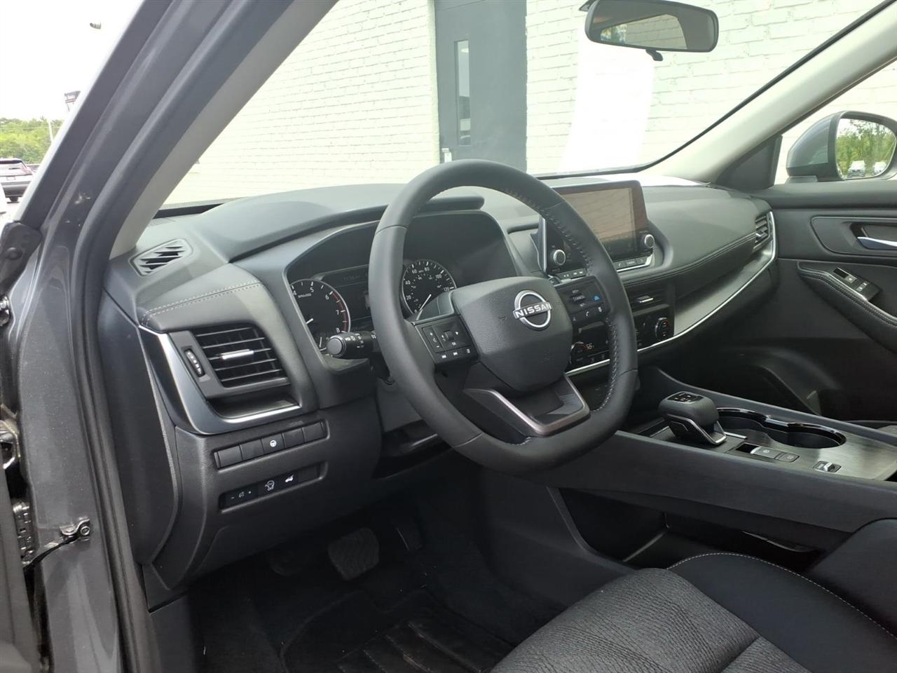 Nissan Rogue SV 2025