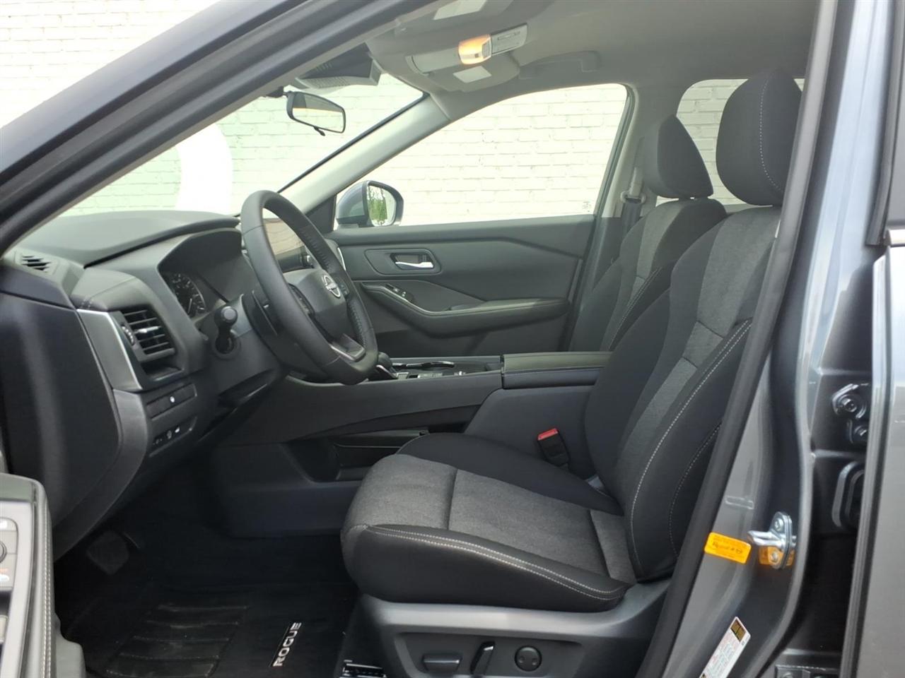 Nissan Rogue SV 2025