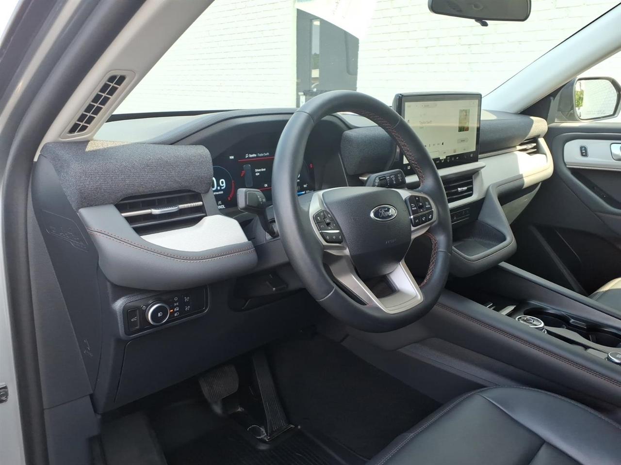Ford Explorer Active 2025