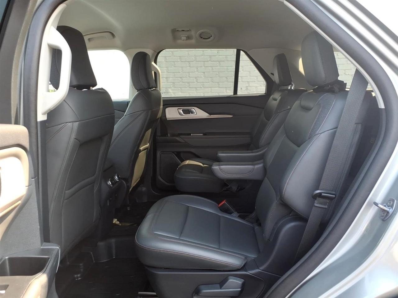 Ford Explorer Active 2025