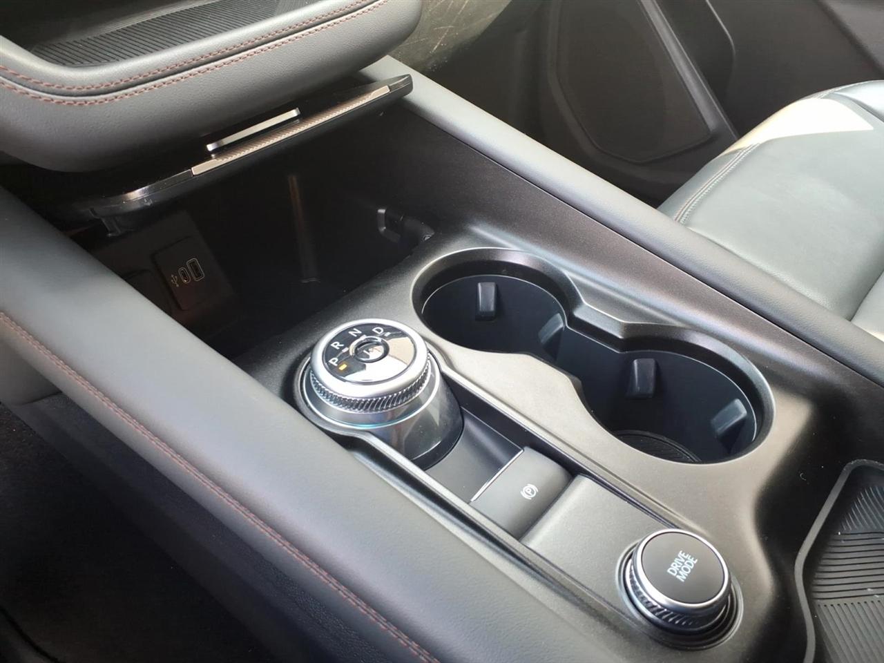 Ford Explorer Active 2025