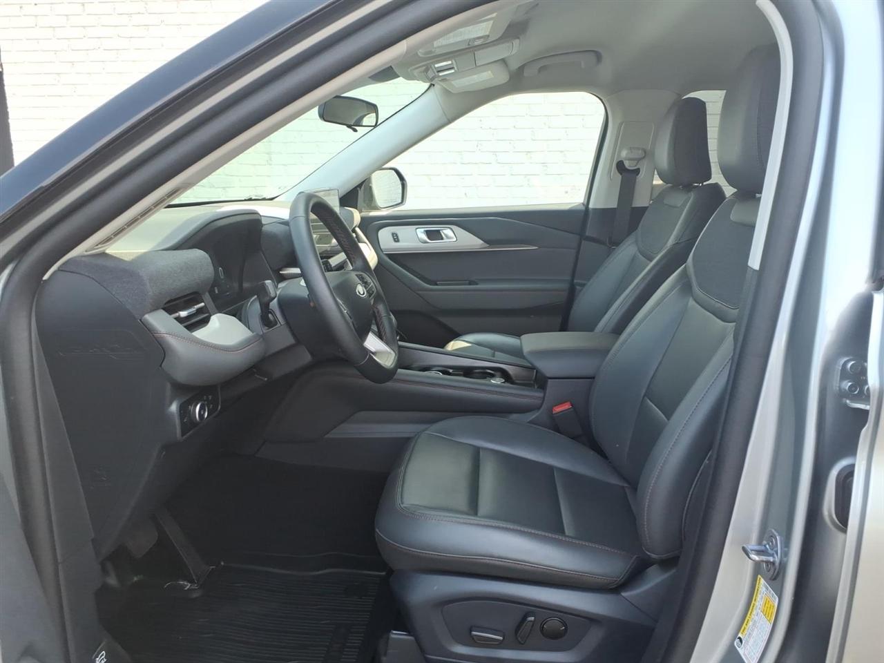 Ford Explorer Active 2025