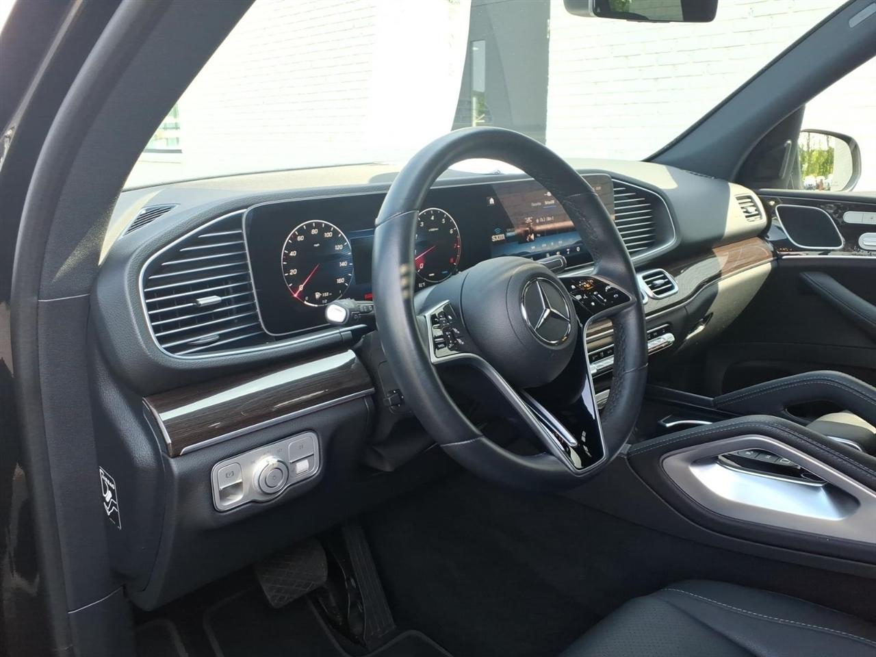 Mercedes-Benz GLE-Class  2025