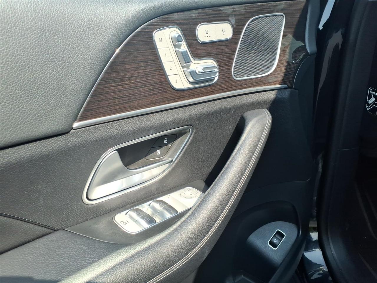 Mercedes-Benz GLE-Class  2025