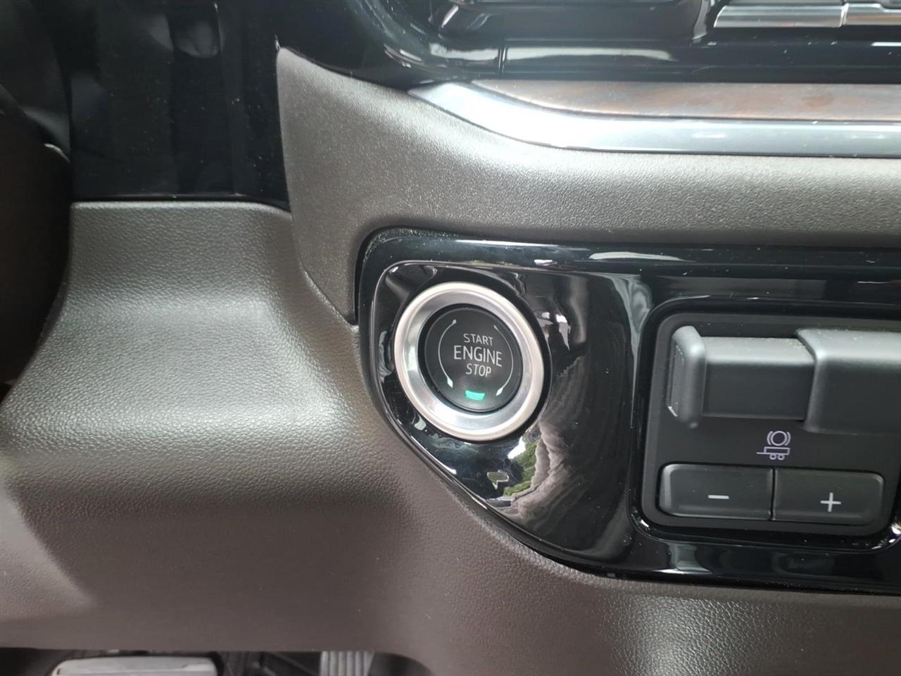GMC Sierra 1500 SLT Crew Cab Short Bed 4WD 2024