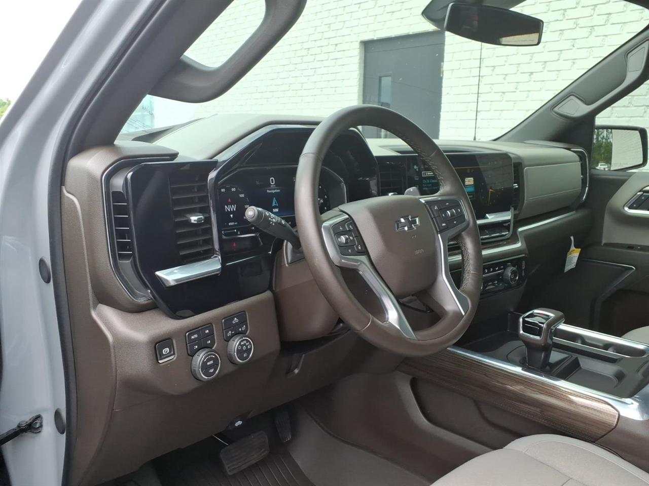 Chevrolet Silverado 1500 RST Crew Cab 4WD SWB 2024