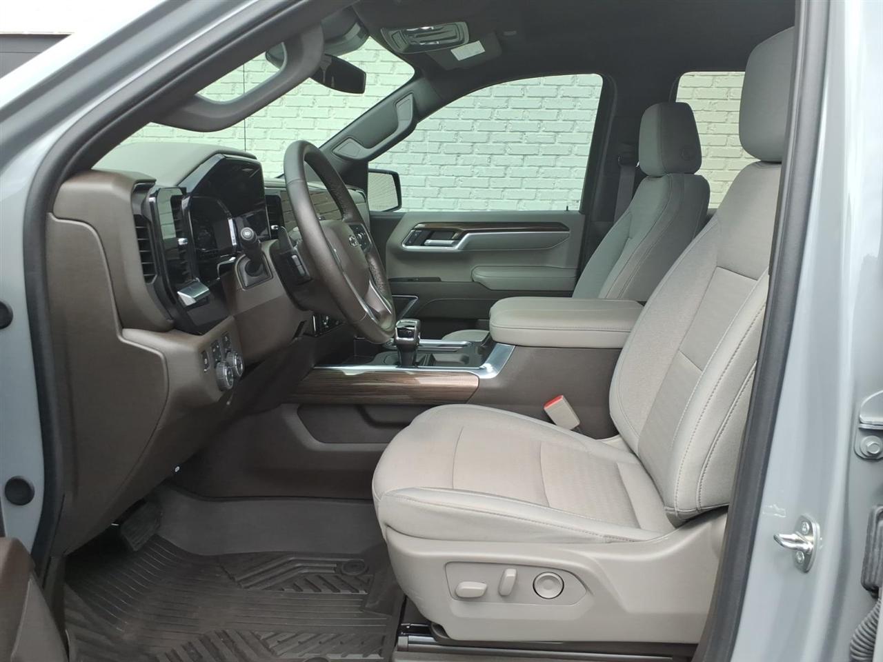 Chevrolet Silverado 1500 RST Crew Cab 4WD SWB 2024