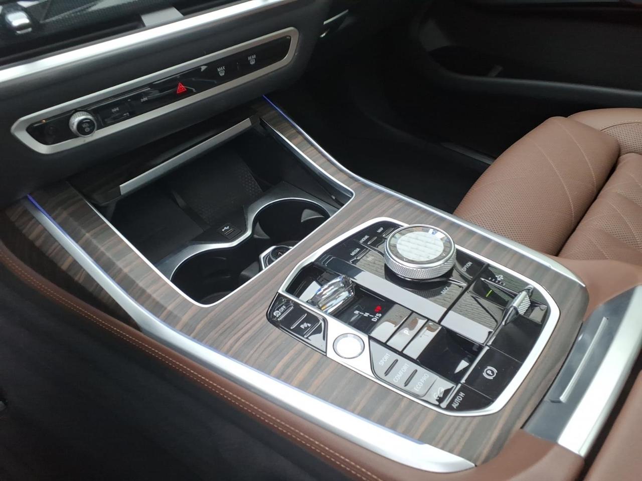 BMW X7  2023