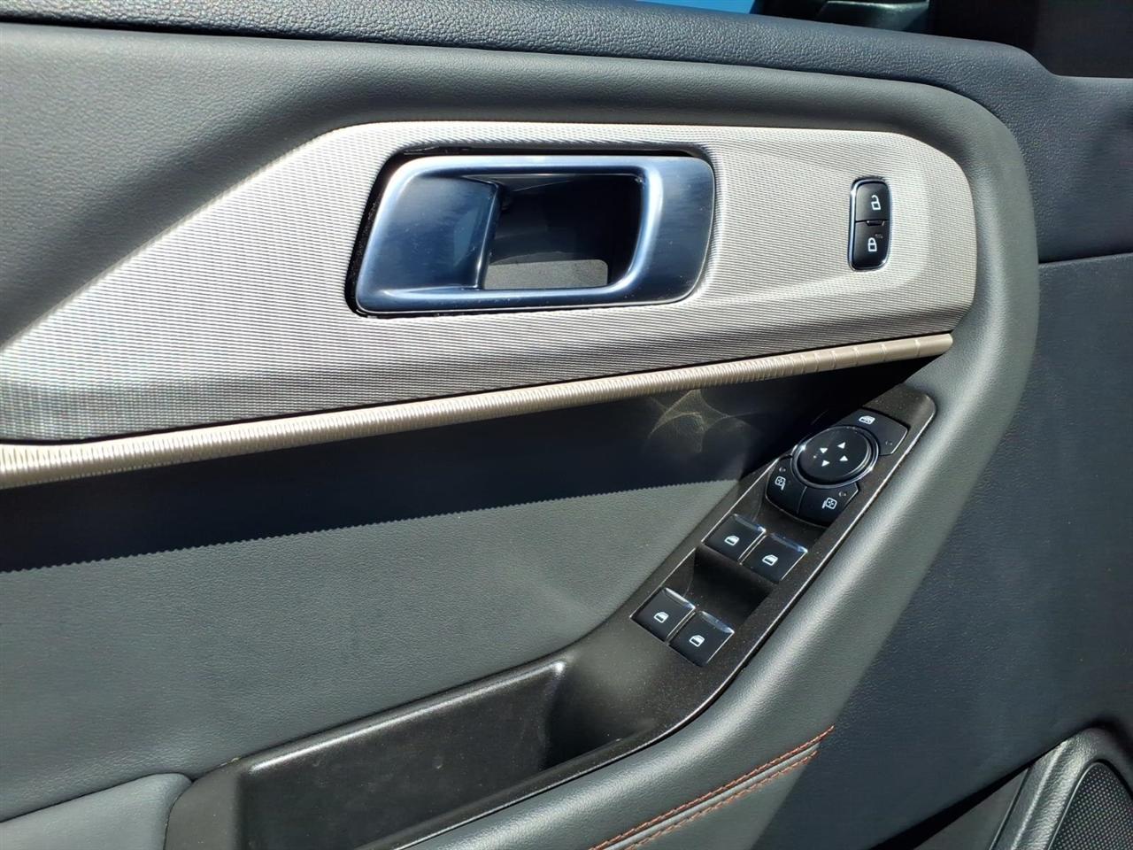 Ford Explorer  2025