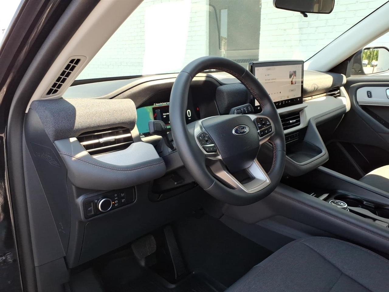 Ford Explorer  2025