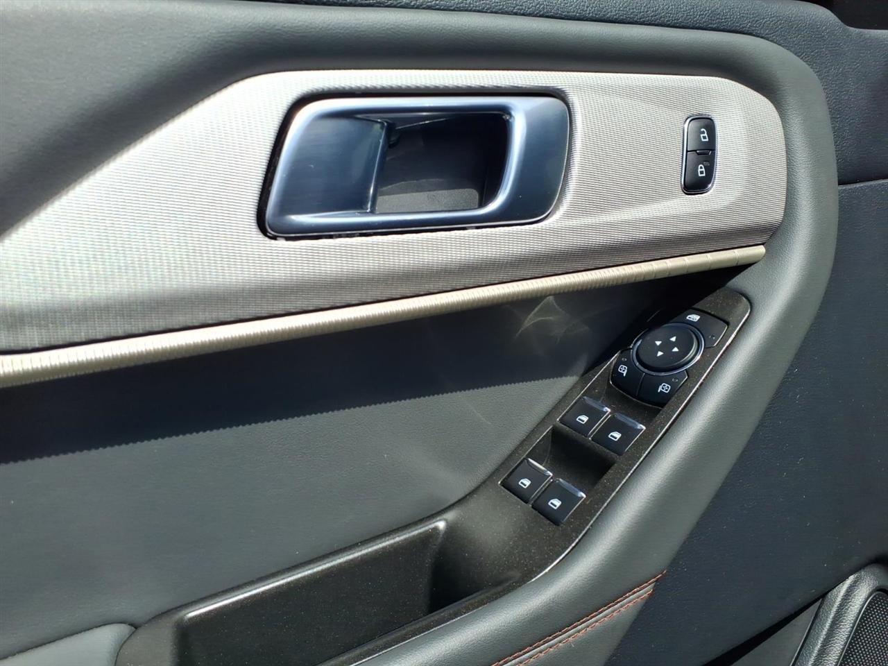 Ford Explorer  2025