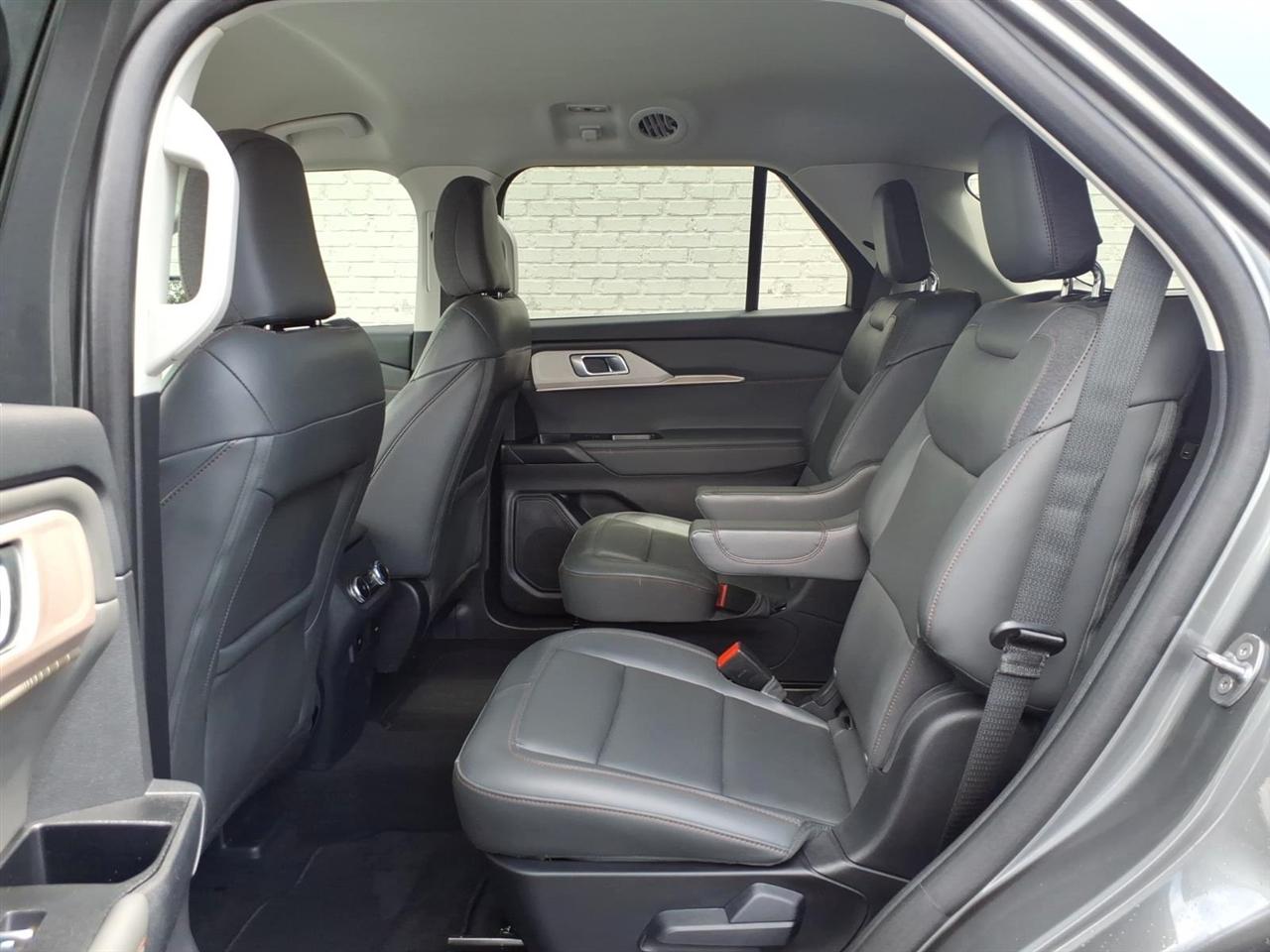 Ford Explorer  2025